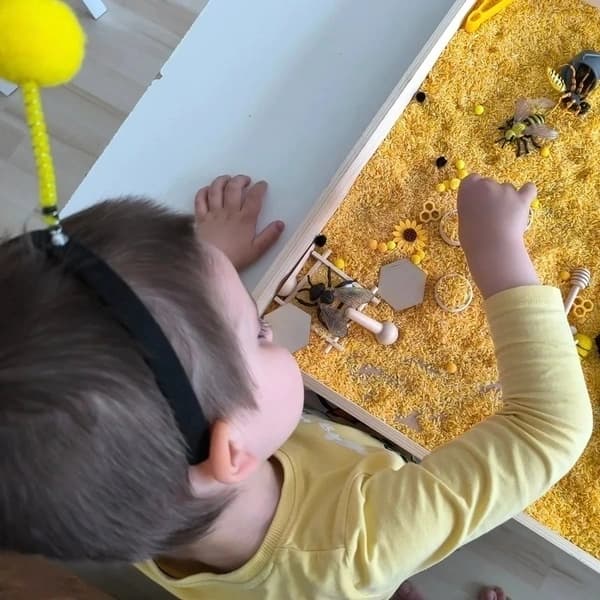 Každodenní hrátky v naší herně: Smyslové objevování a zábava!