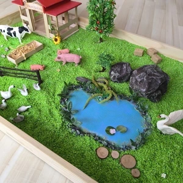 Pronájem pohádkového senzorického tácu OŠKLIVÉ KÁČÁTKO na narozeniny a akce 